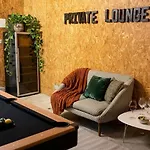Des 5 Mondes Piscine Et Billard 10 Pers
