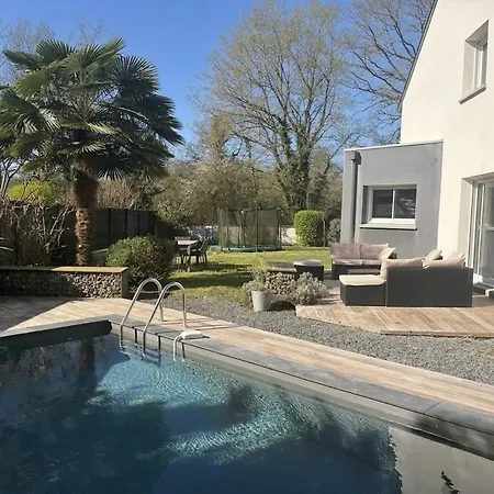 Des 5 Mondes Piscine Et Billard 10 Pers