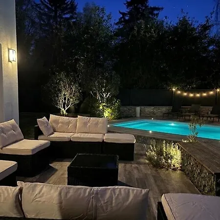 Villa Des 5 Mondes Piscine Et Billard 10 Pers Treillières