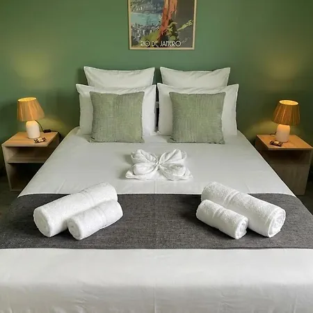 Des 5 Mondes Piscine Et Billard 10 Pers