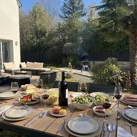 Villa Des 5 Mondes Piscine Et Billard 10 Pers