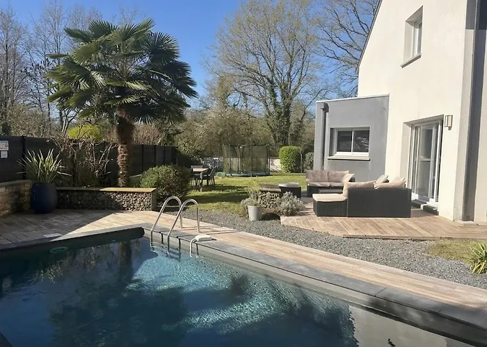 Des 5 Mondes Piscine Et Billard 10 Pers