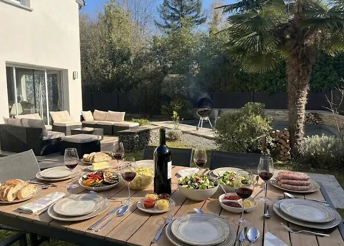 Villa Des 5 Mondes Piscine Et Billard 10 Pers